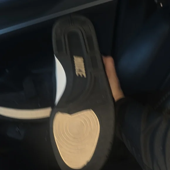 Nike Men's Black and Cream Sneakers - Picture 5 of 10